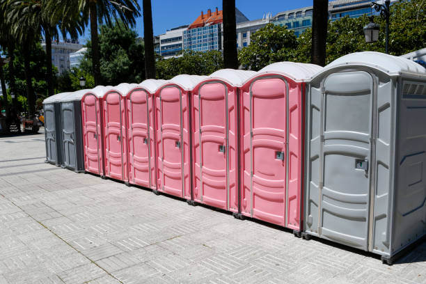 Best VIP or Luxury Restroom Trailers  in Vamo, FL
